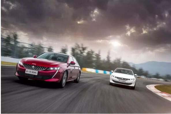 路面是黄虚线时 超车要注意什么！